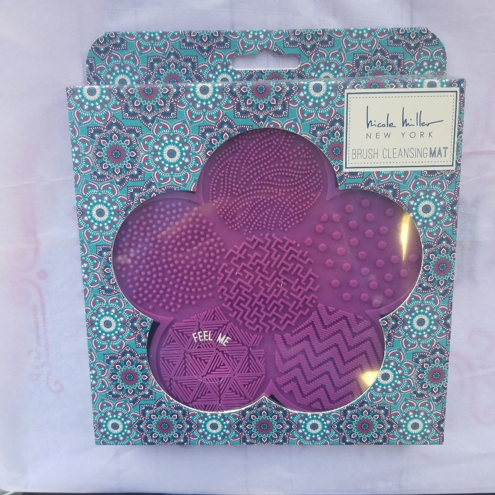 Nicole Miller makeup brush cleansing mat